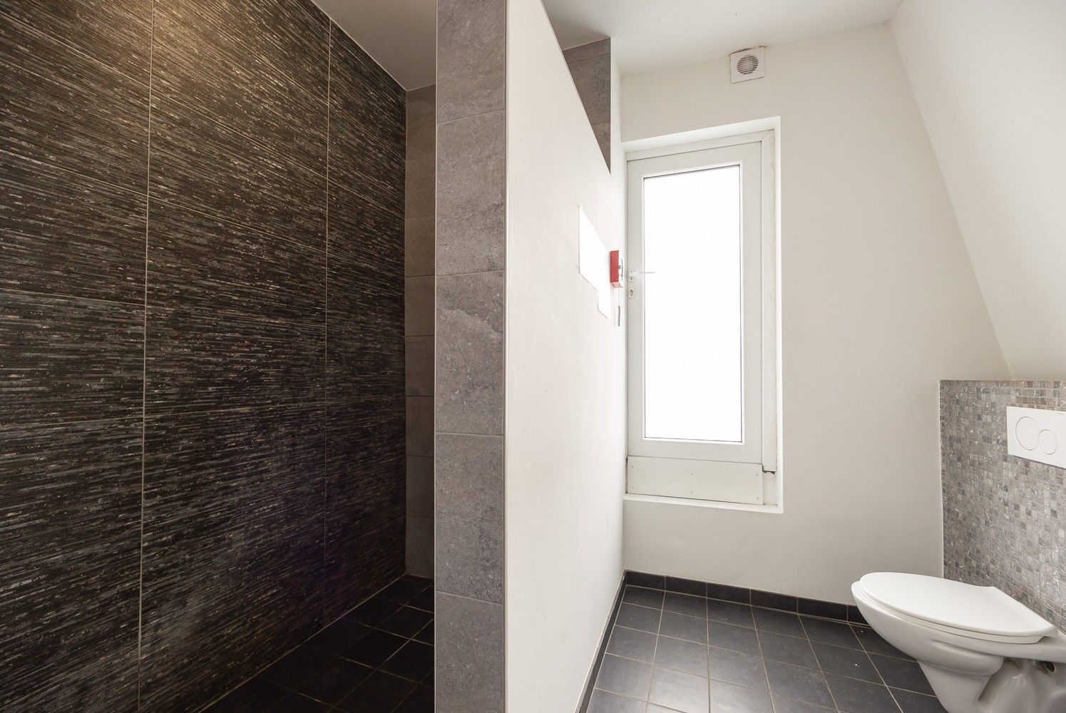 Vergund studentengebouw op een uitstekende AAA locatie, tegenover de AP Hogeschool foto 22