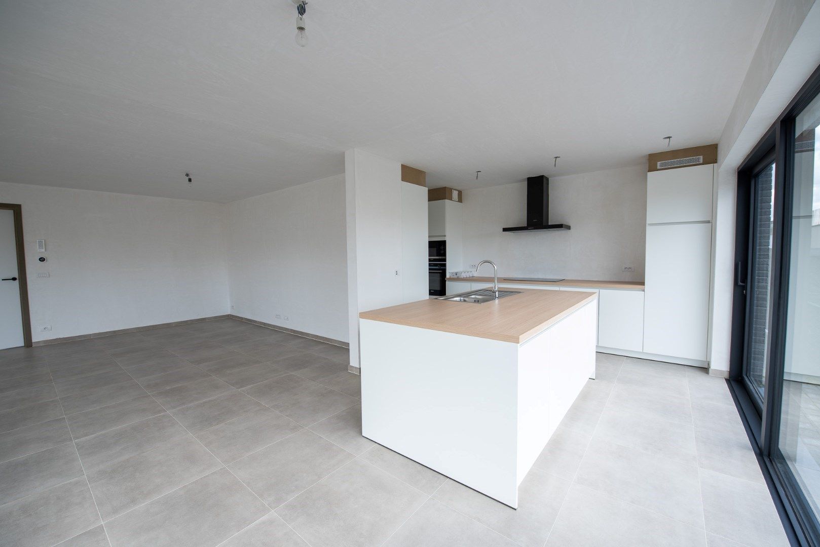 Knappe NIEUWBOUW woning met 3 slaapkamers en leuke tuin op topligging te koop te Olsene!  foto 4