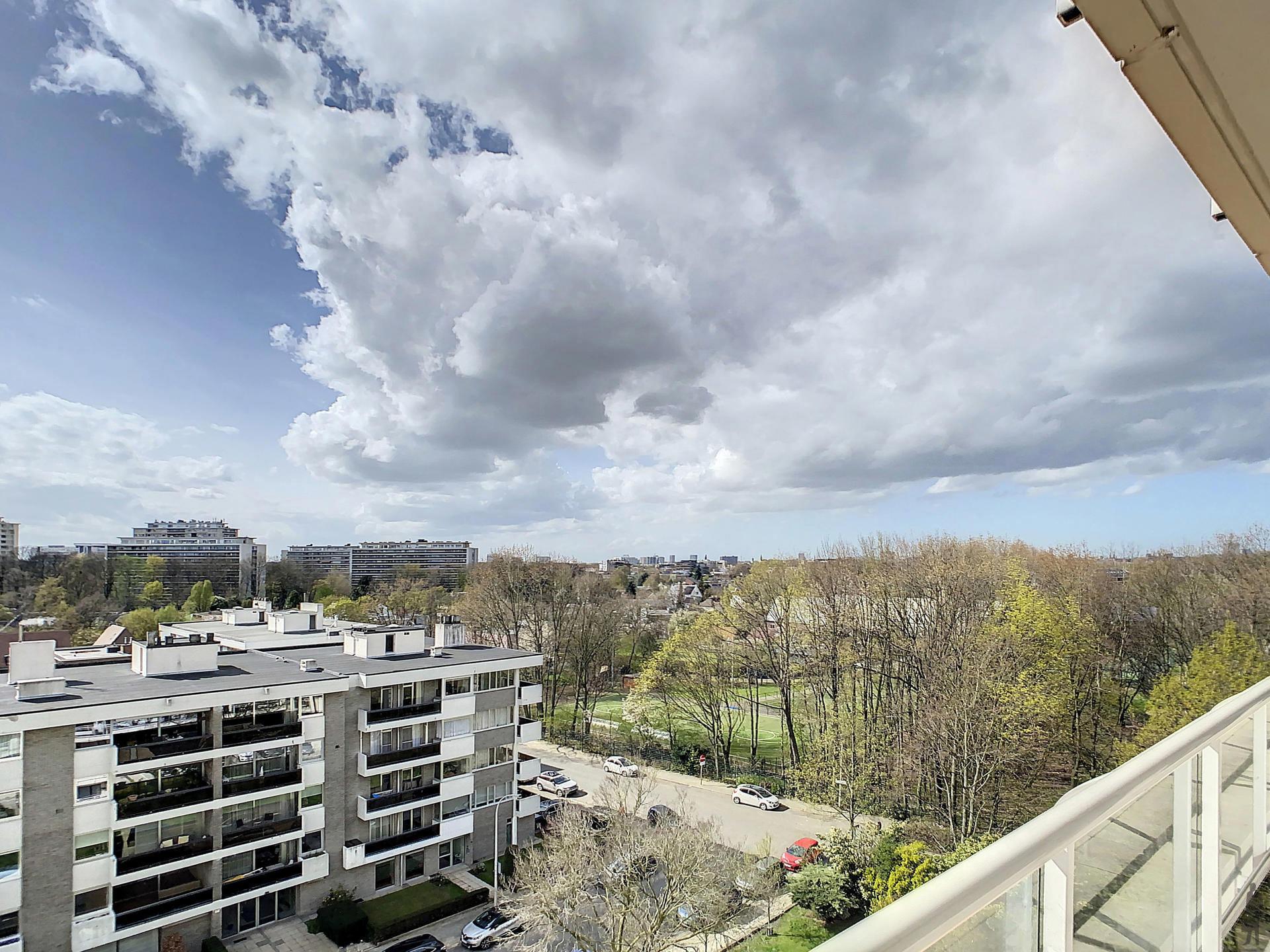 Gezellig appartement met 2 slaapkamers en mooi terras te Berchem! foto 17