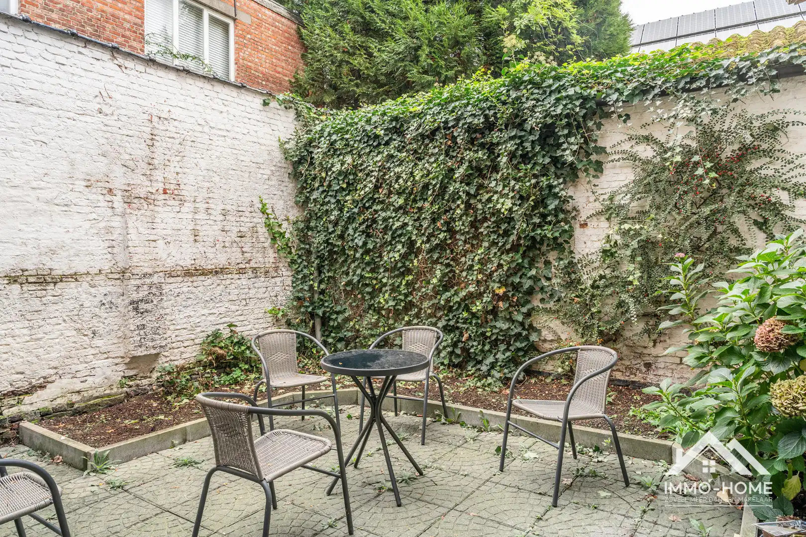 Karaktervol opbrengsteigendom in hartje Lokeren met studio en duplex appartement! foto 23