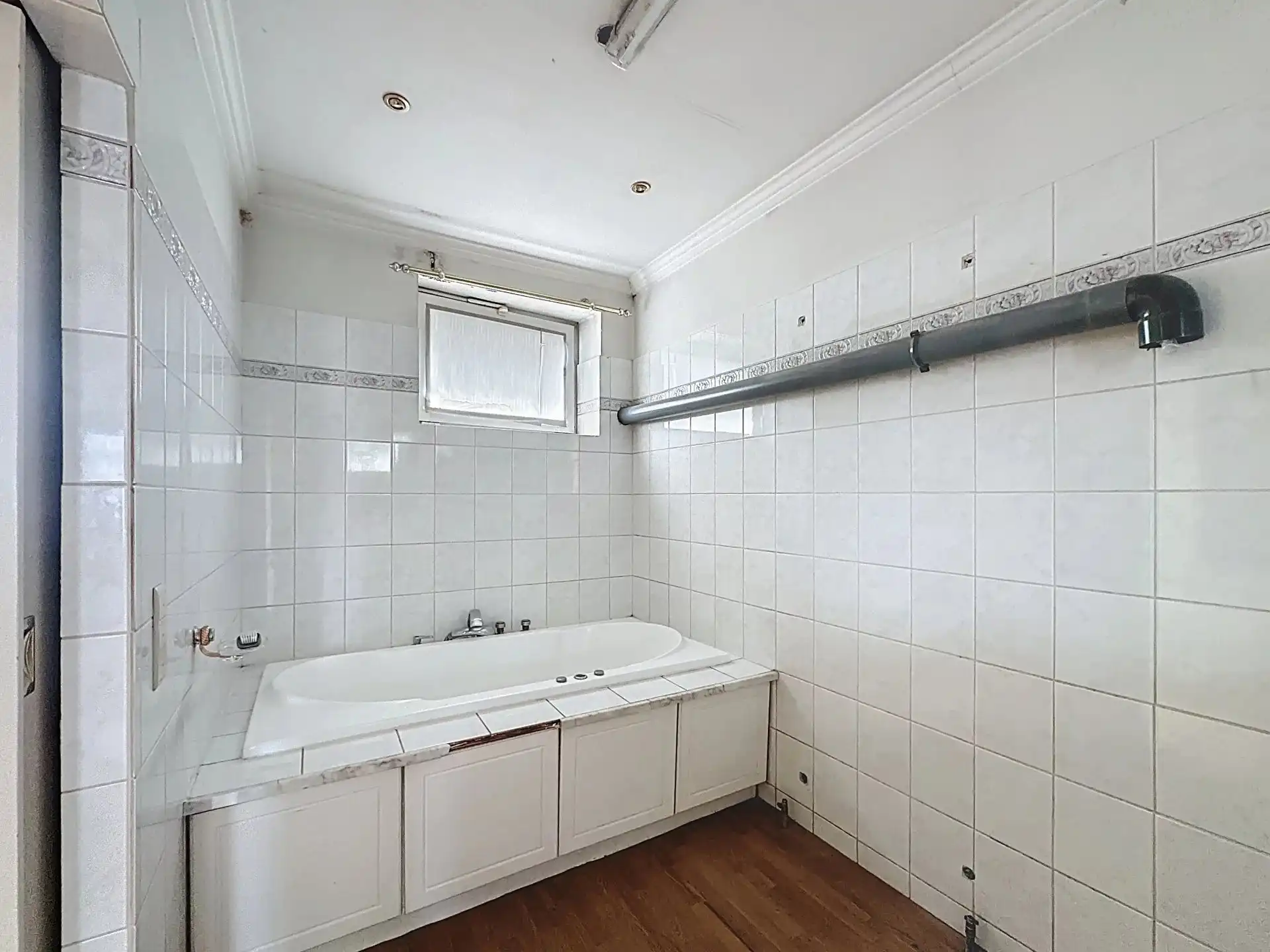 Handelspand met magazijn en bovengelegen appartement. foto 20