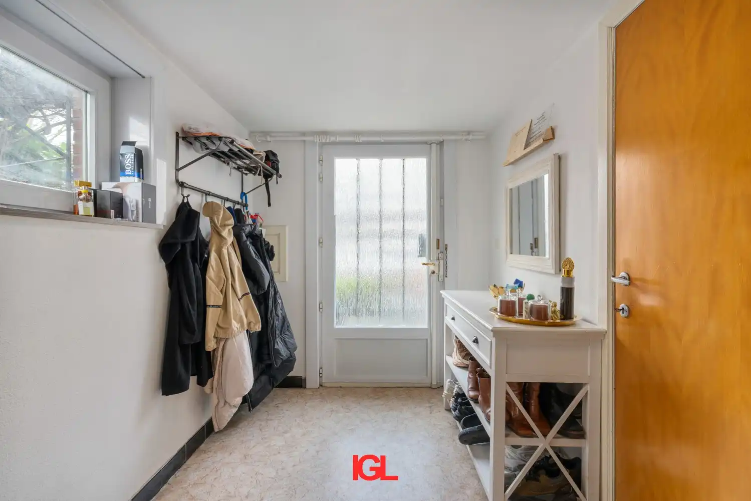 3 gevel woning met 2 slaapkamers, garage en tuin! foto 3