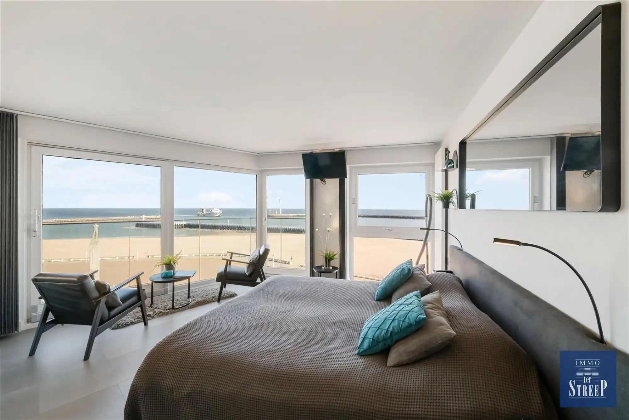 Hoofdfoto van de publicatie: Exclusieve studio met adembenemend zeezicht