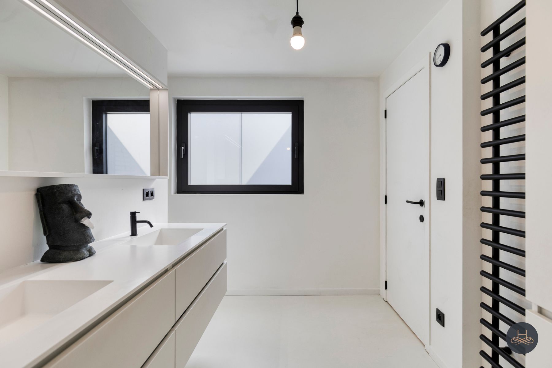 Volledig gerenoveerde open woning met ruime, praktische tuin foto 18