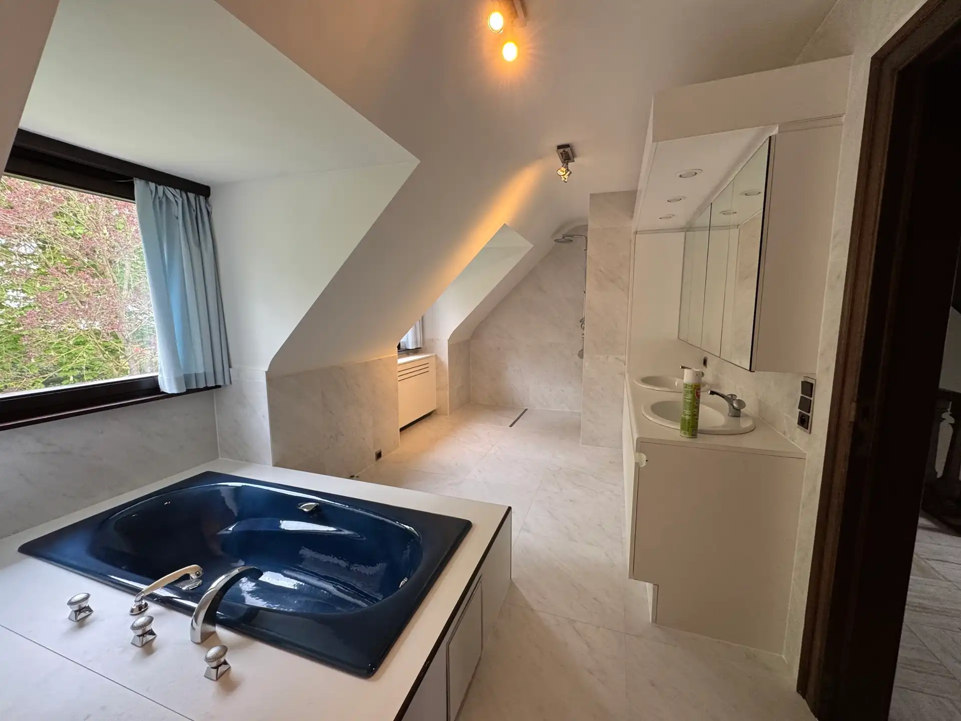 Ruime gezinswoning met tuin en garage nabij N16 en A12  foto 13