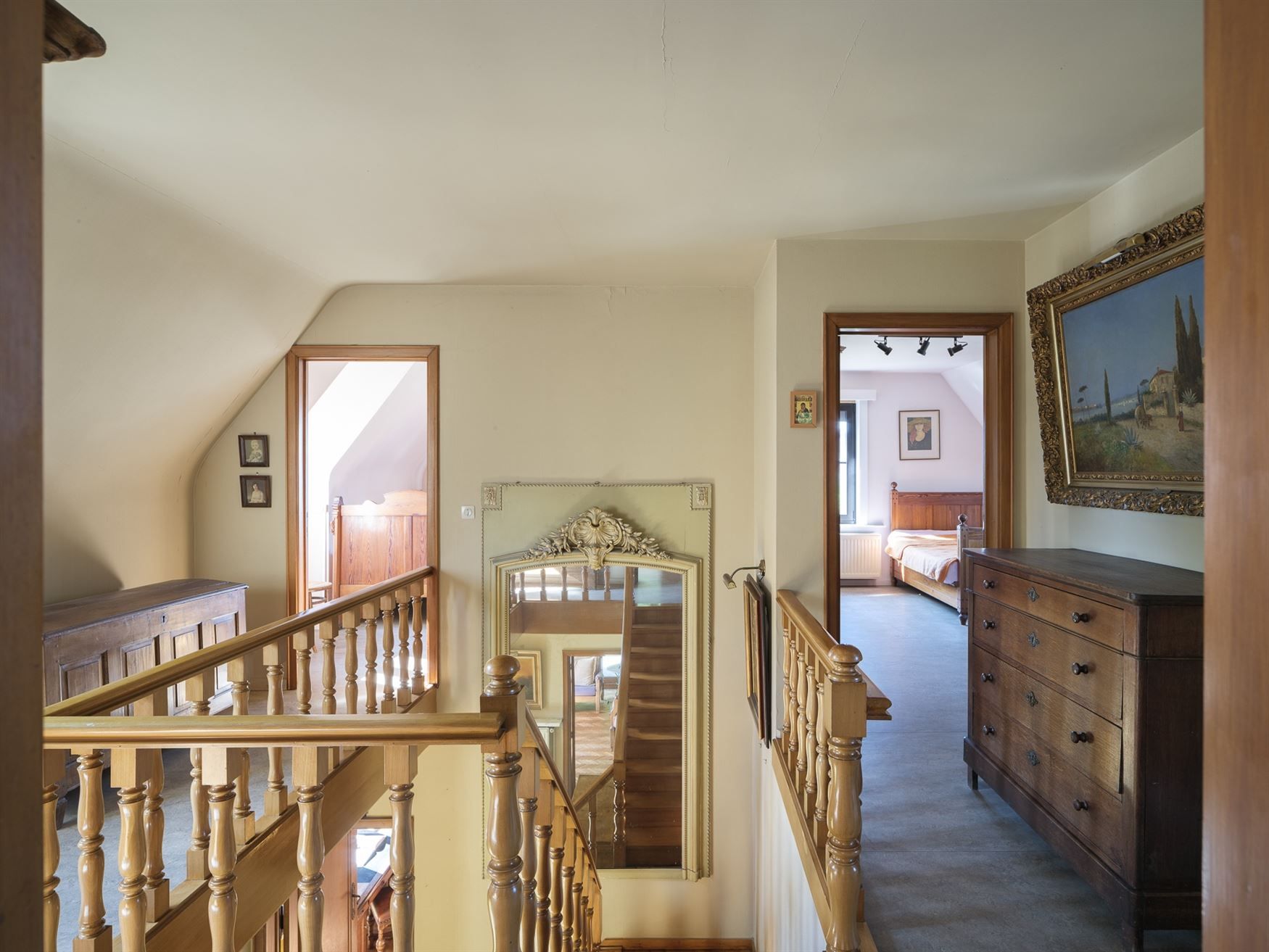 Op te frissen villa met karakter en potentieel foto 18