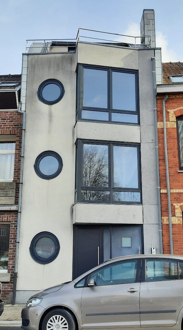 GEZELLIGE DUPLEX MET 1 SLAAPKAMER EN TERRAS IN IEPER foto {{pictureIndex}}