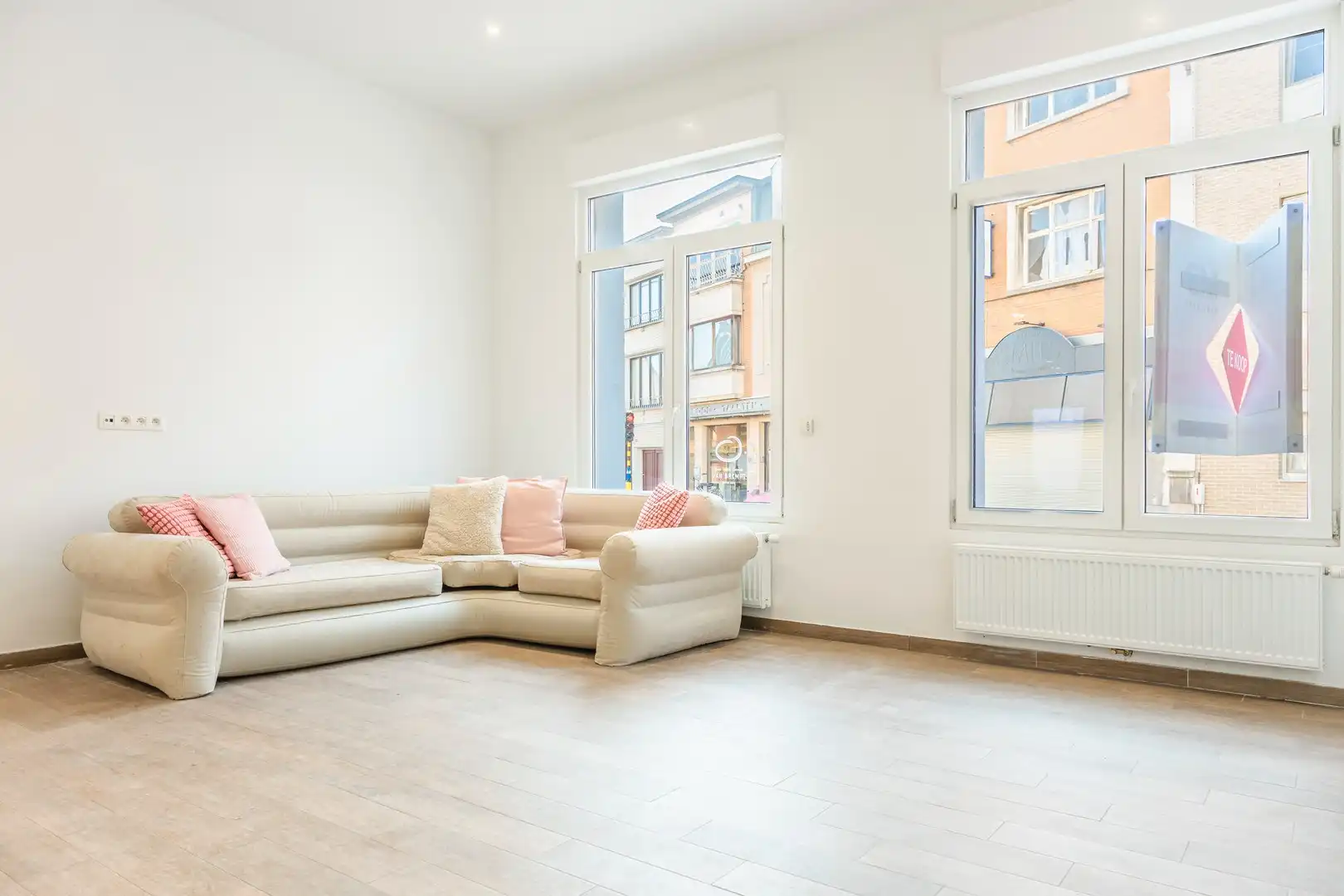 Gerenoveerde  ruime gezinswoning te Burcht. foto 2