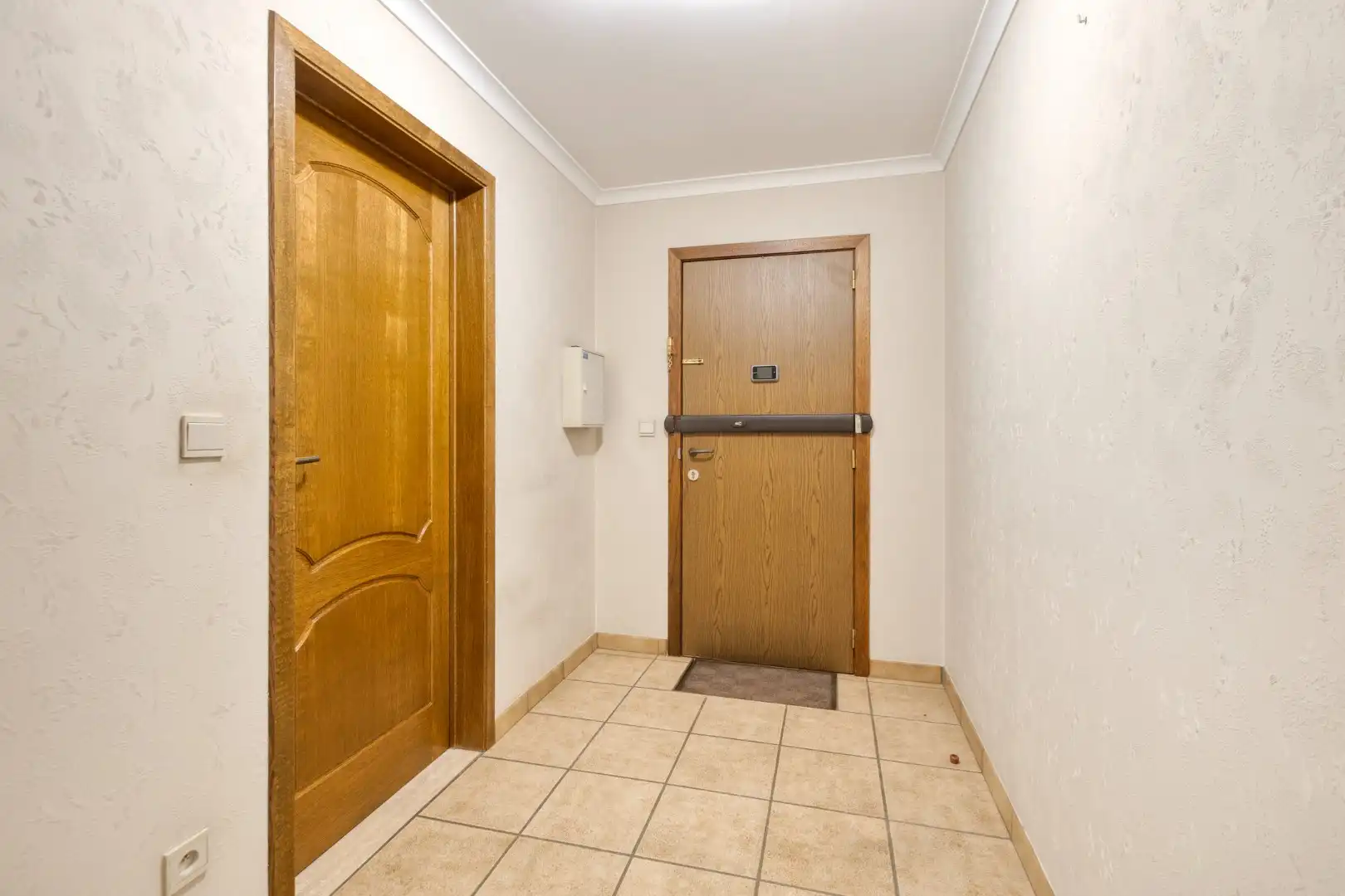 Centraal gelegen appartement met 3 slaapkamers en ruime garage !  foto 3