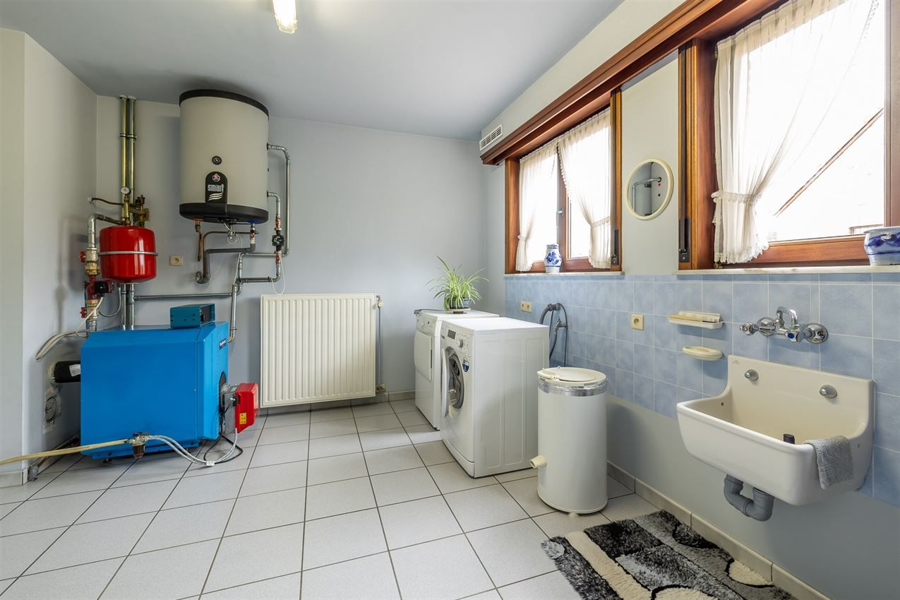 Landelijk villa in Scherpenheuvel-Zichem, 5 slpks, garages, omringd door agrarisch gebied. EPC C. foto 12