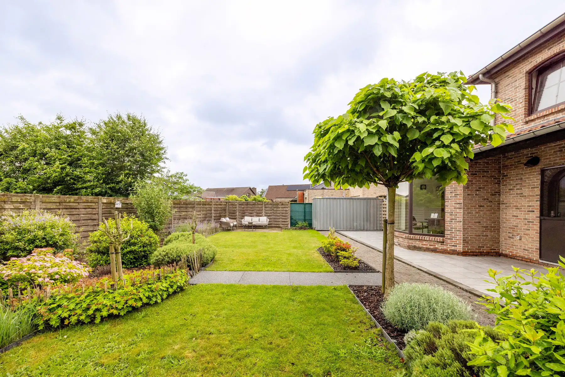 Ruime gezinswoning met garage en tuin op 557m2 grond foto 22