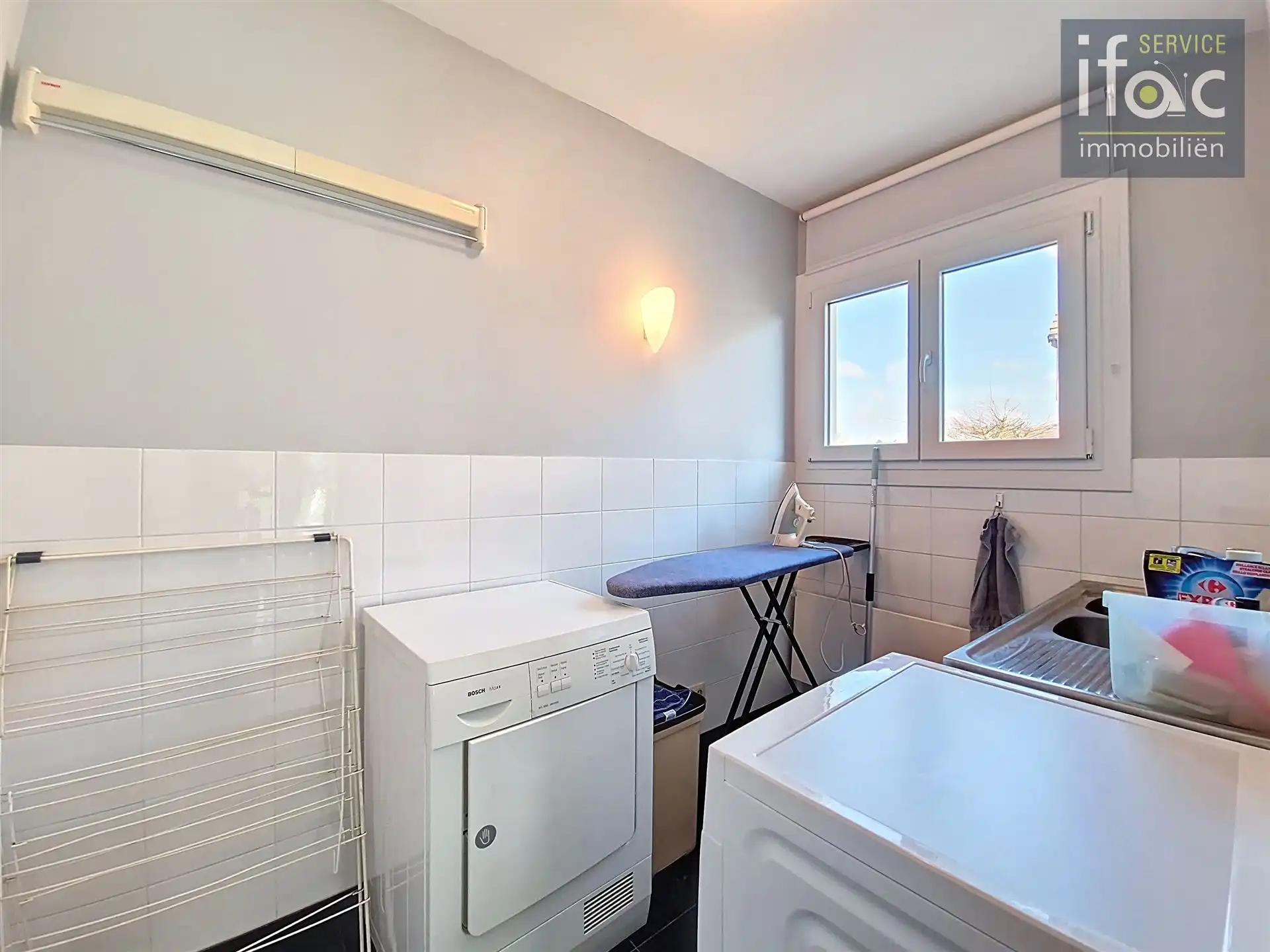 Centraal en rustig gelegen zuid gerichte villa op 11a16ca  foto 14