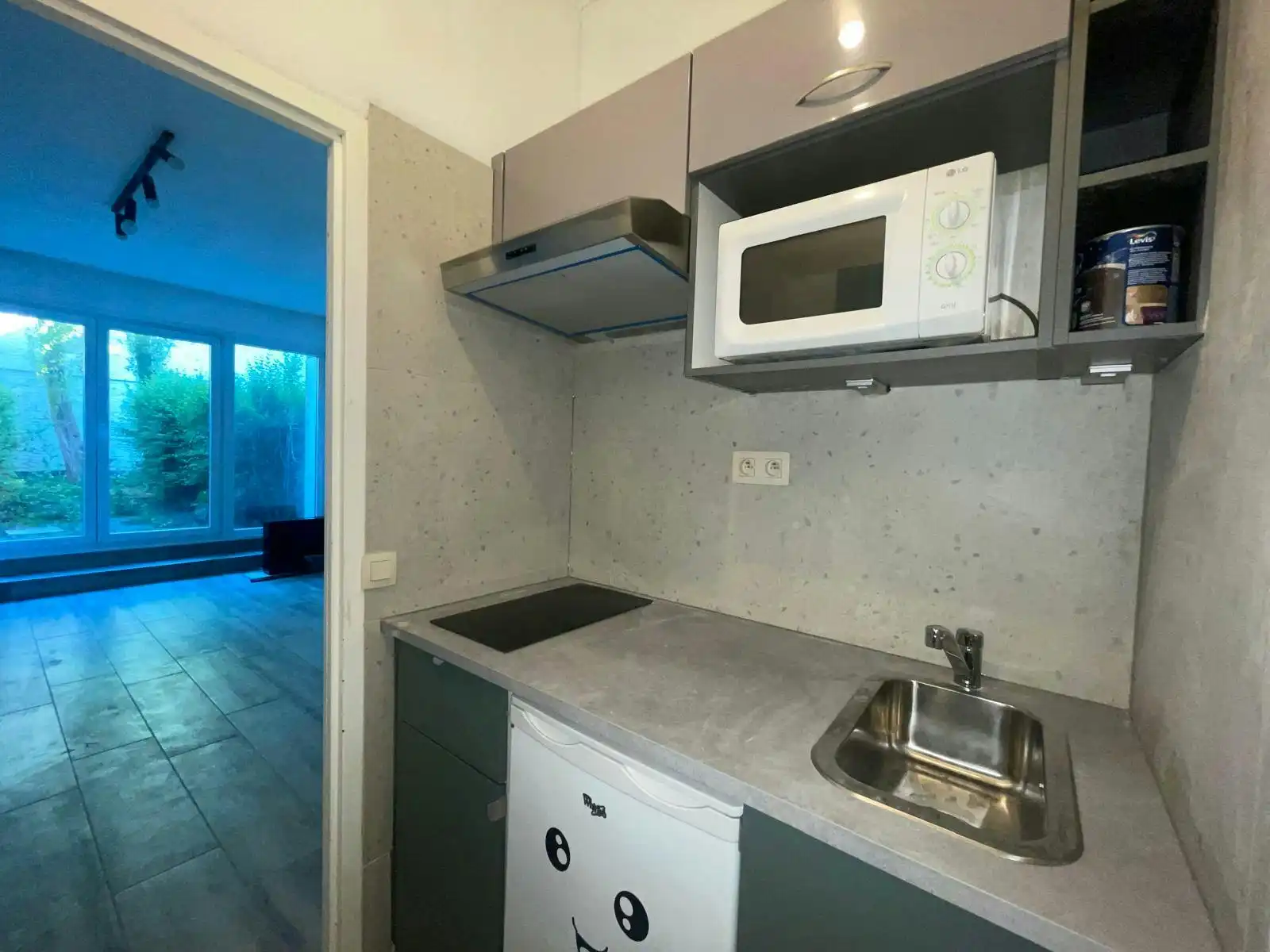 Unieke kans in Sint-Gillis! Centraal gelegen studio (23 m²) foto 9