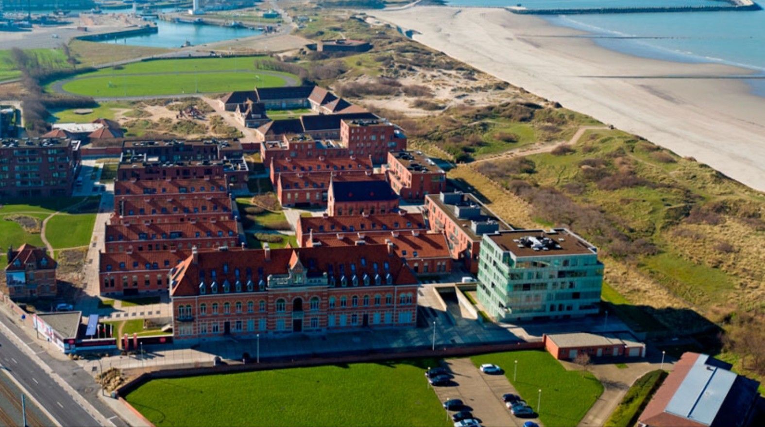 Uitzonderlijke volledig gerenoveerde kapel nabij de trendy wijk van Oostende foto 2