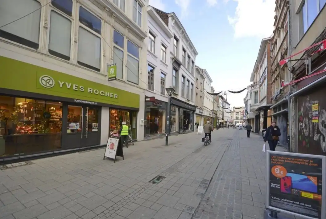 Karaktervol historisch pand te huur in hartje Aalst foto 8