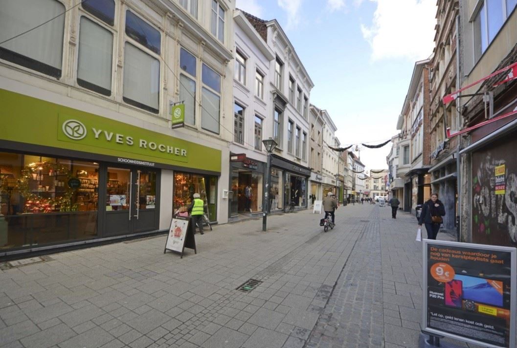 Karaktervol historisch pand te huur in hartje Aalst foto 8
