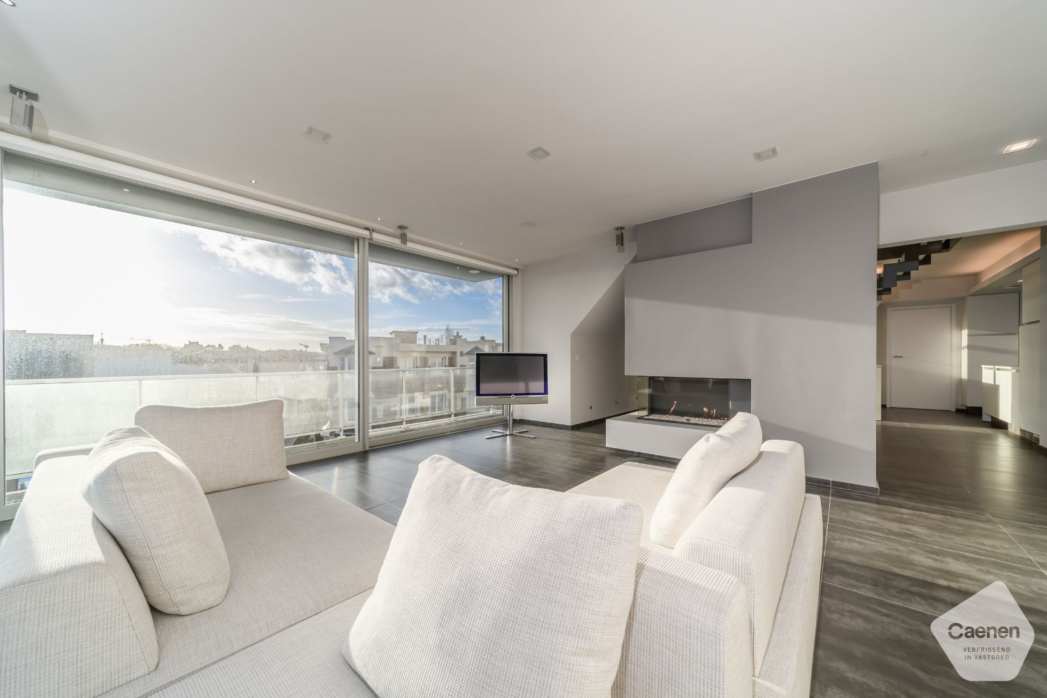 Luxueus instapklaar dakappartement op toplocatie met open zicht en zeezicht foto {{pictureIndex}}