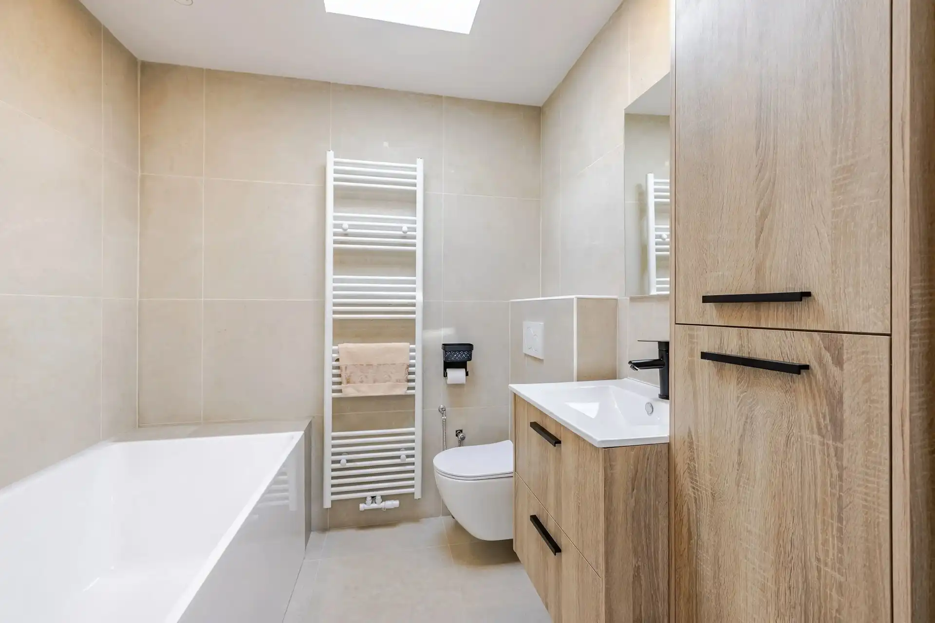 Prachtig gerenoveerde woning met 2 slks en buitenruimte foto 10