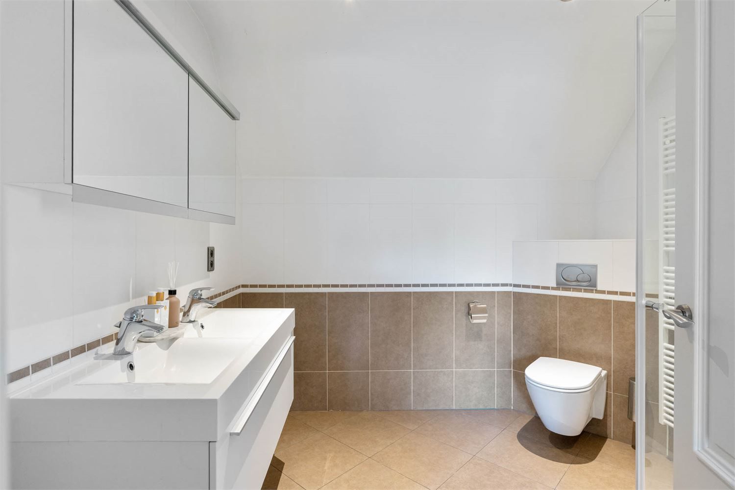 Exclusieve villa met wellness, privécinema en zwembad foto 24