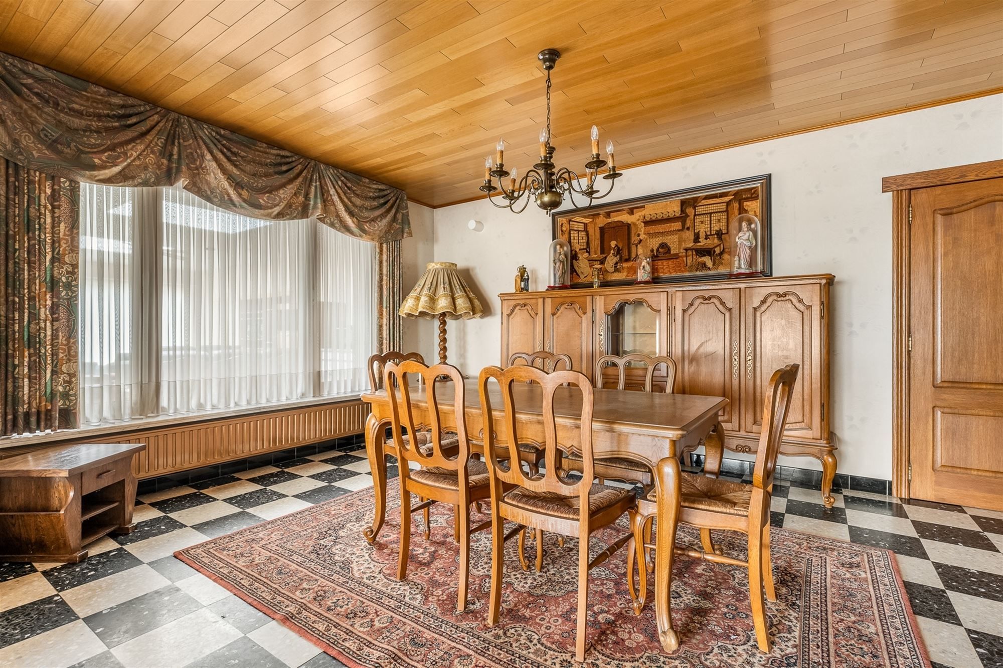ZEER RUIME WONING (338M²) MET 5 SLAAPKAMERS OP EEN PERCEEL VAN 10ARE GELEGEN IN HET CENTRUM VAN OOSTHAM foto 7