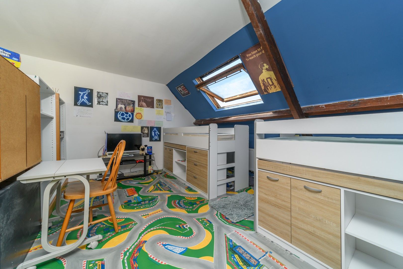 Verder af te werken gezinswoning met tuin foto 16