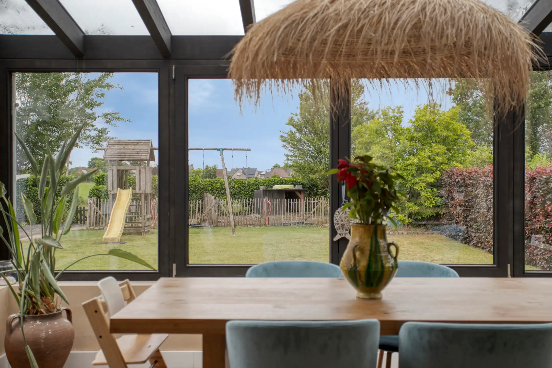 Volledig gerenoveerde vrijstaande woning met garage foto 12