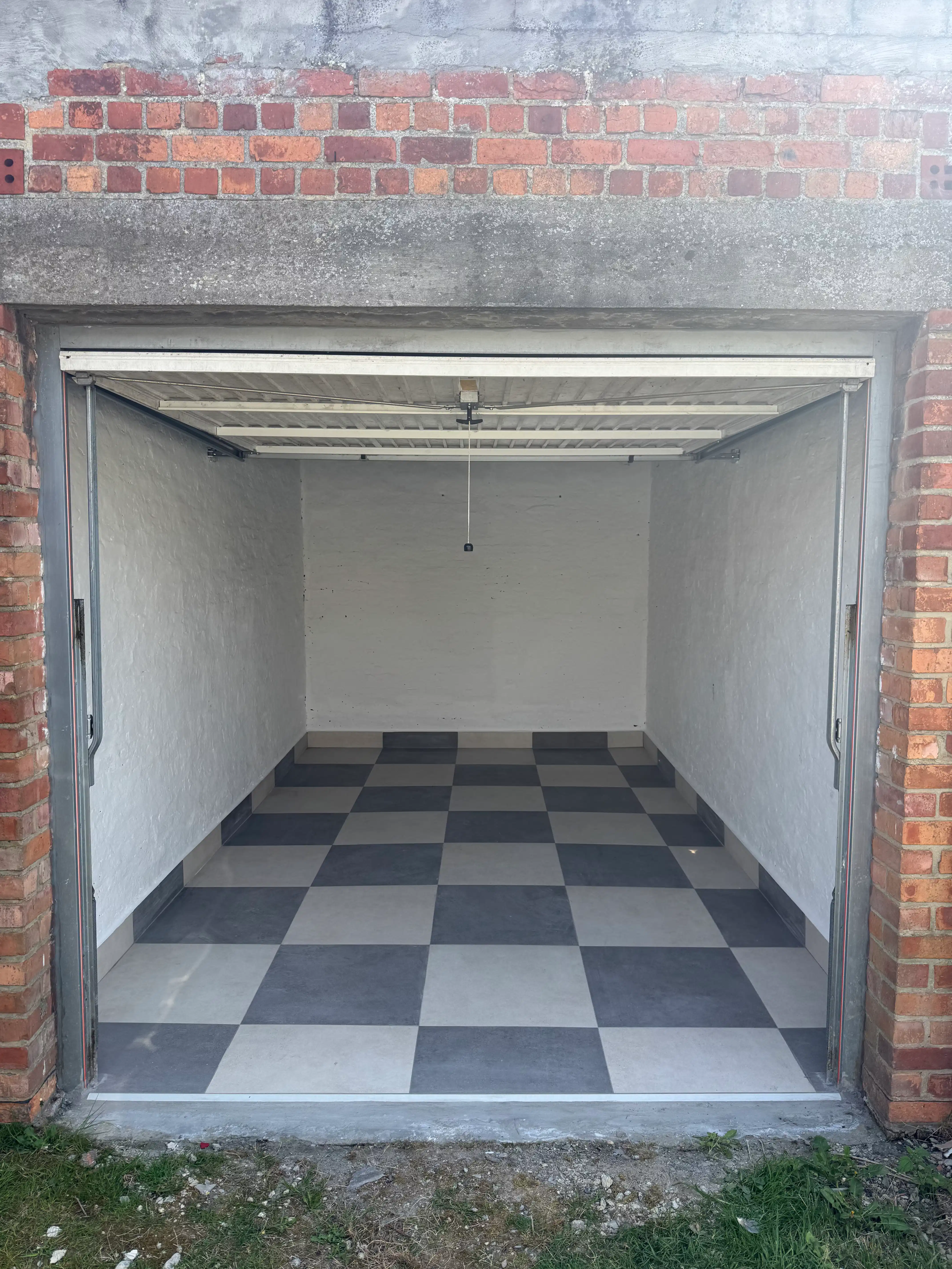 Garagebox te huur vlakbij centrum Mechelen foto {{pictureIndex}}