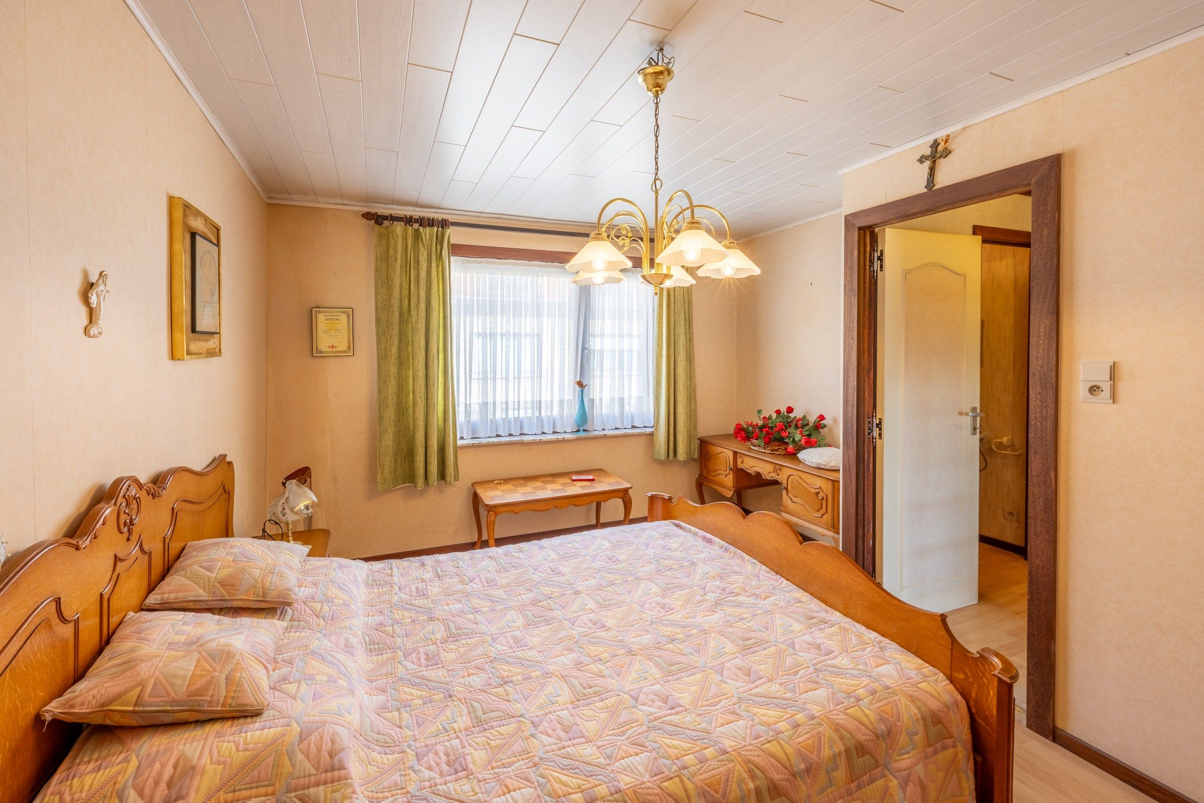 Ruime woning met potentieel en uitstekende ligging! foto 14