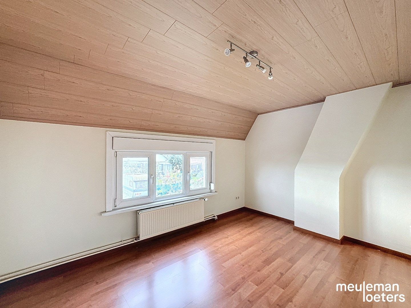 Te renoveren woning op ruim perceel foto 24