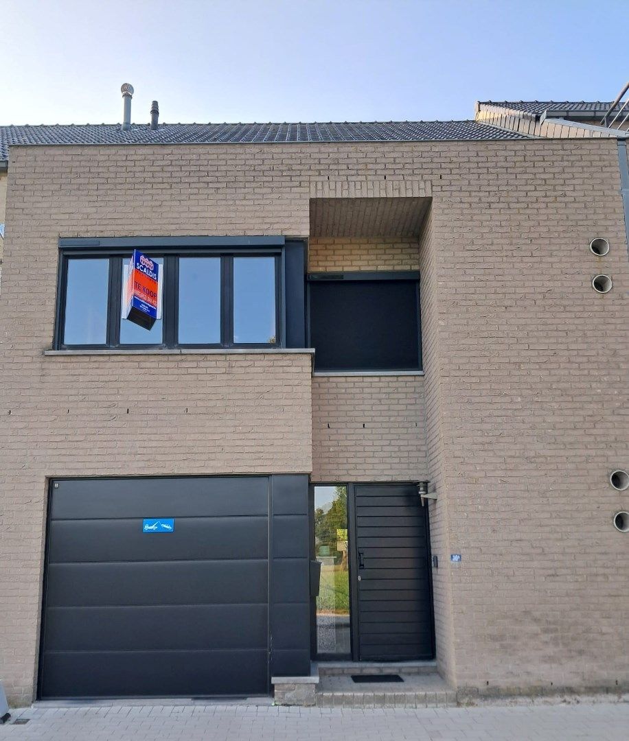 Uiterst ruime woning met 3 slk, garage en onderhoudsvrij tuintje foto 21
