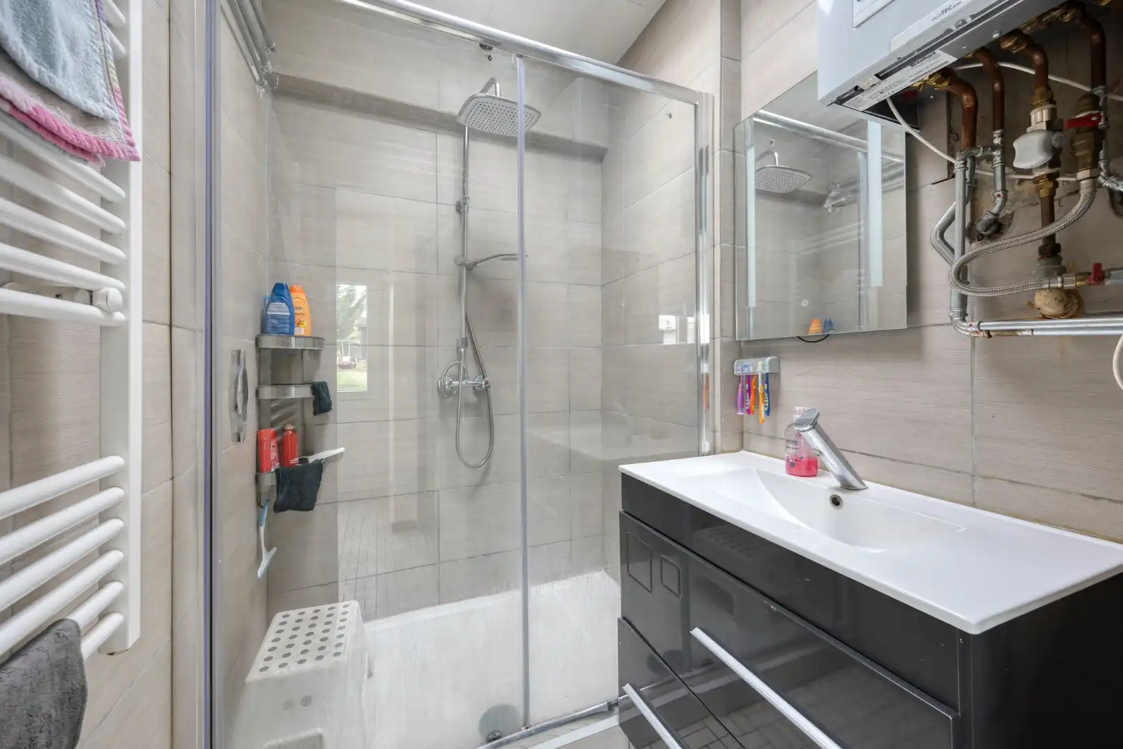 Instapklare woning met 4 slpk en ruime tuin foto 10