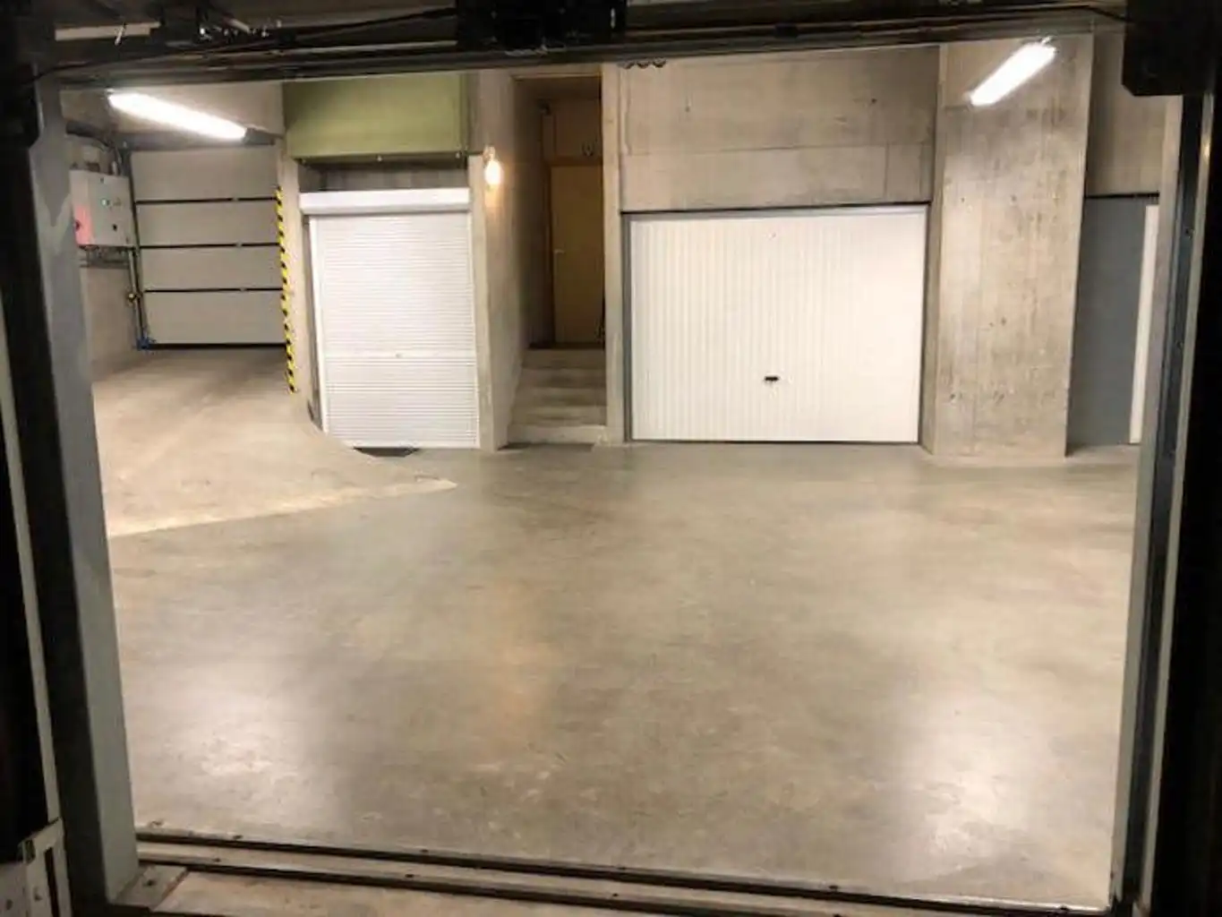 Te koop:garage/parkeerplaats met autolift te Middelkerke foto 2