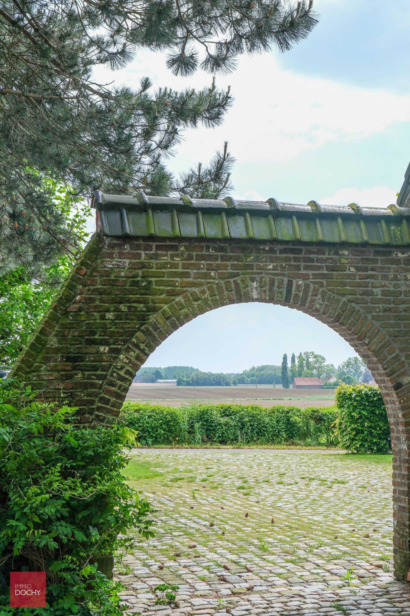 Landelijk gelegen standingvolle VILLA met toegangsweg foto 21