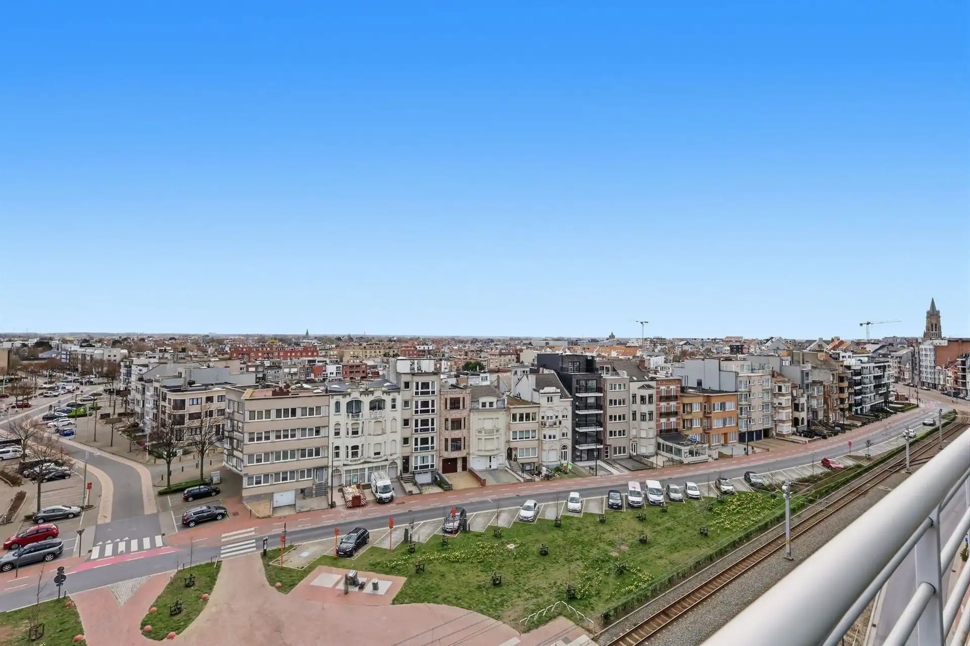 ZUIDGERICHT / VLAK AAN ZEEDIJK  foto 4