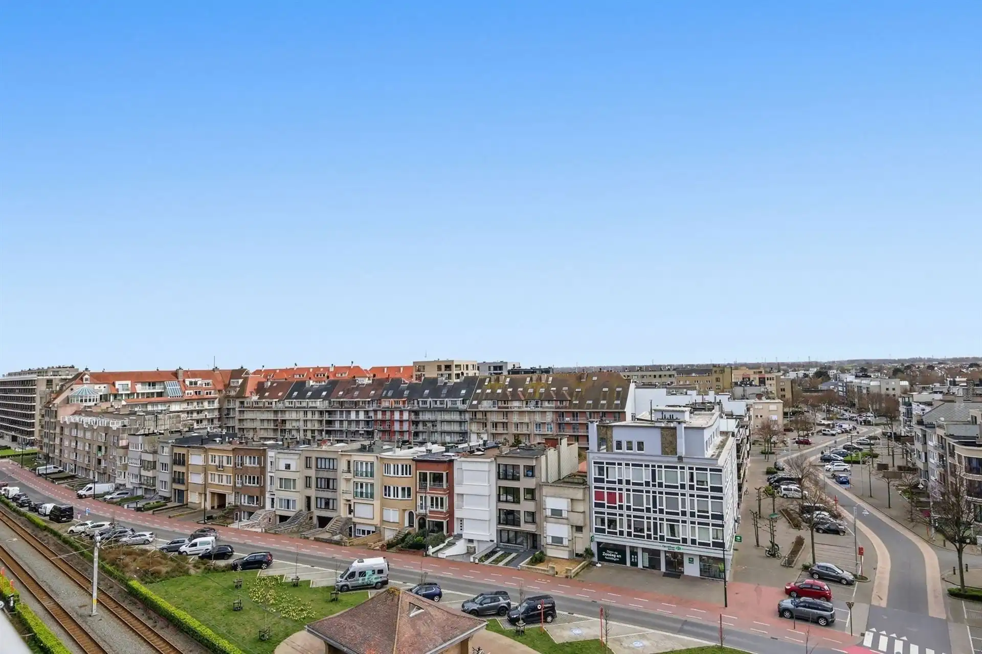 ZUIDGERICHT / VLAK AAN ZEEDIJK  foto 4