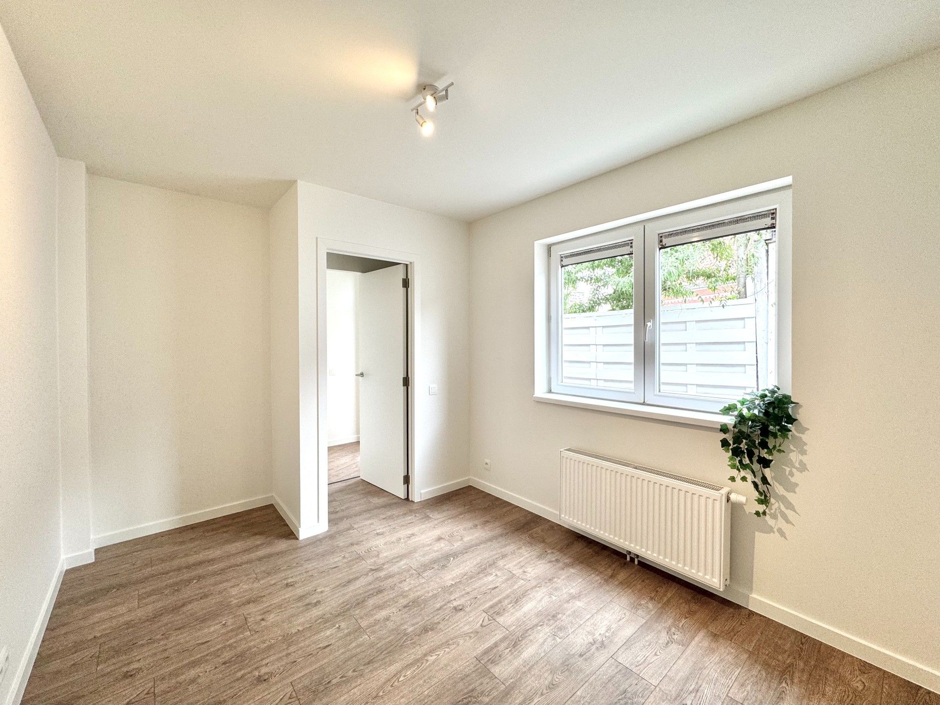 GERENOVEERDE WONING MET 3 SLPKS, TERRAS EN PARKING foto 17