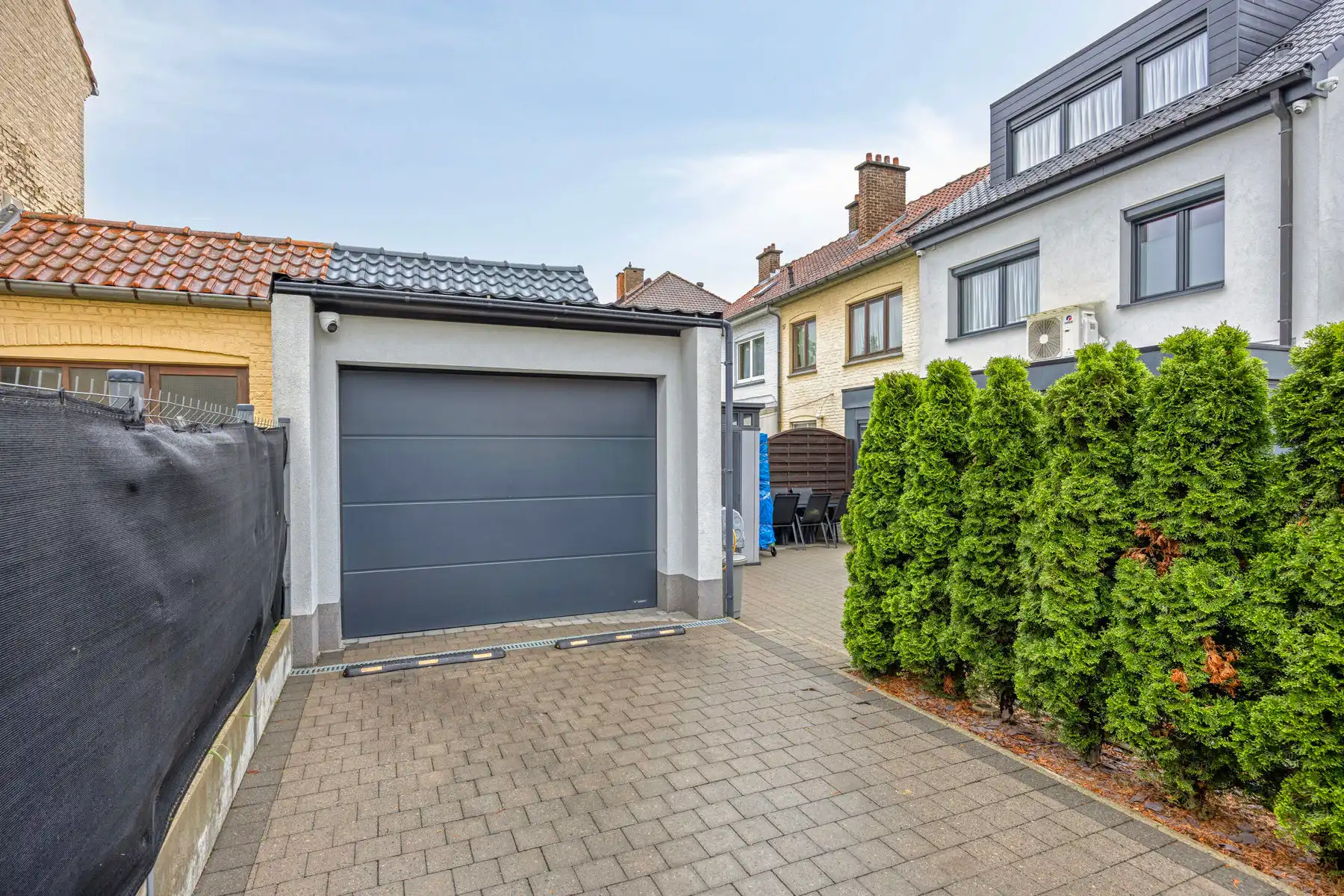 Gerenoveerde woning met 3 slaapkamers, 2 badkamers en garage foto 30