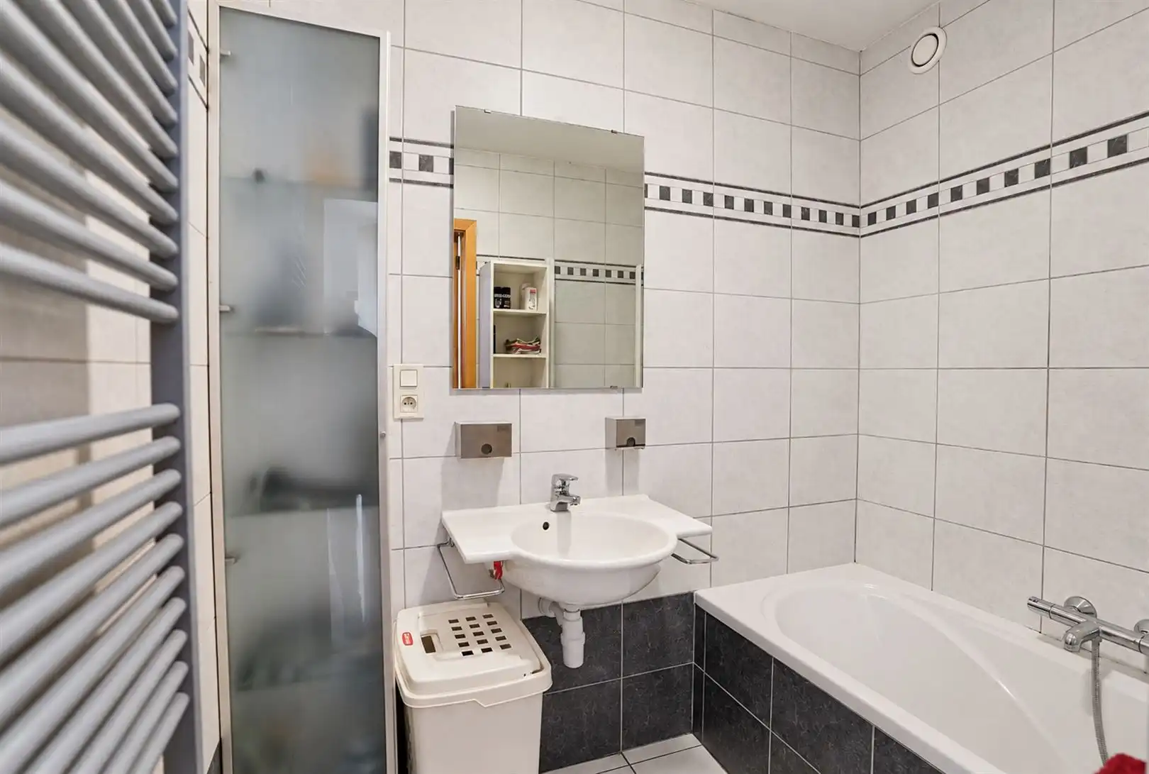 Ruim appartement met 3 slaapkamers, terras en garage te Baasrode foto 8