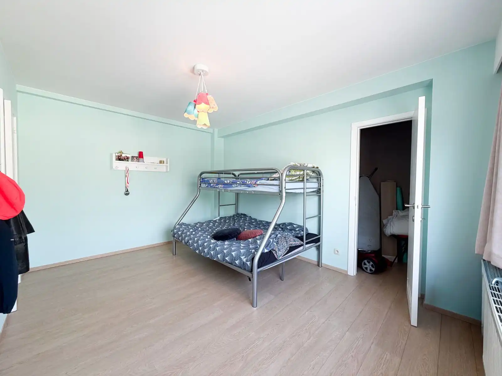Fanstastisch ruim hoekappartement met 2 slpk én gemeubeld, pal aan zee foto 15