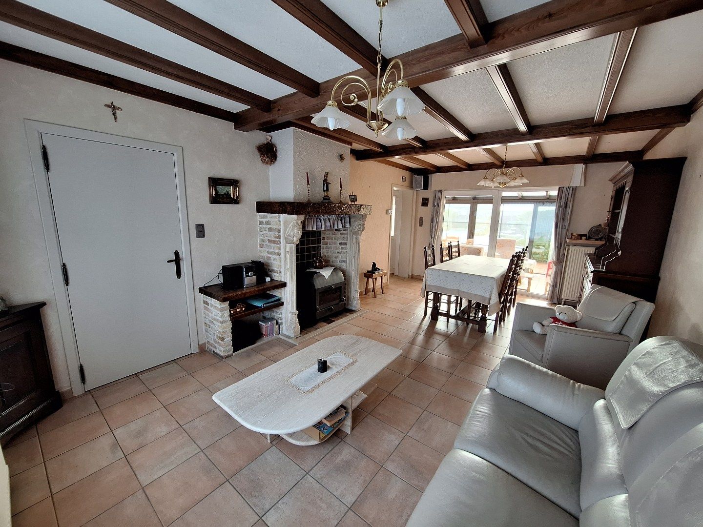 Halfopen woning met grote tuin in een rustige buurt foto 8