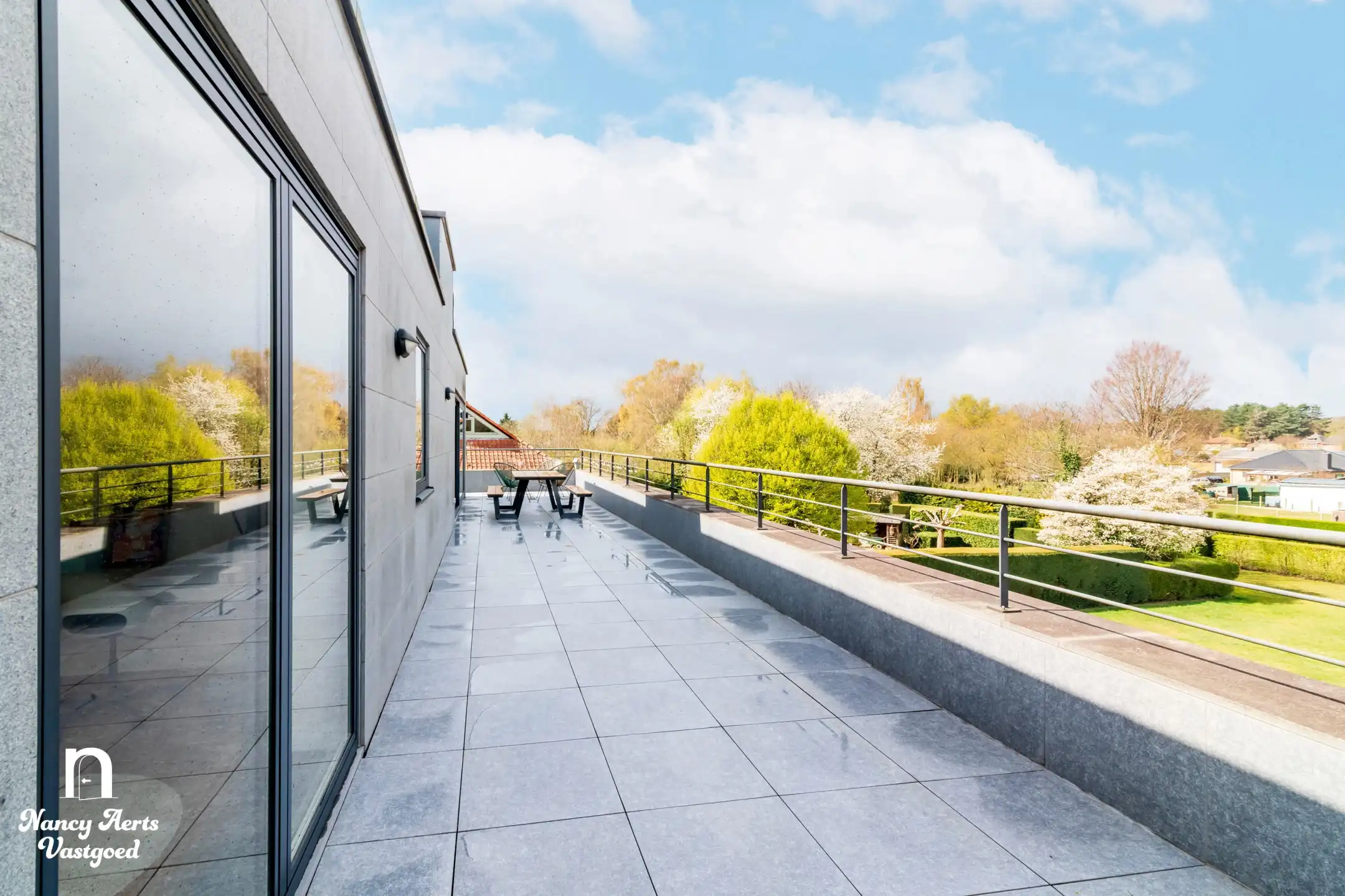 Lichtrijk penthouse met groot rondom terras en 2 parkings foto 26