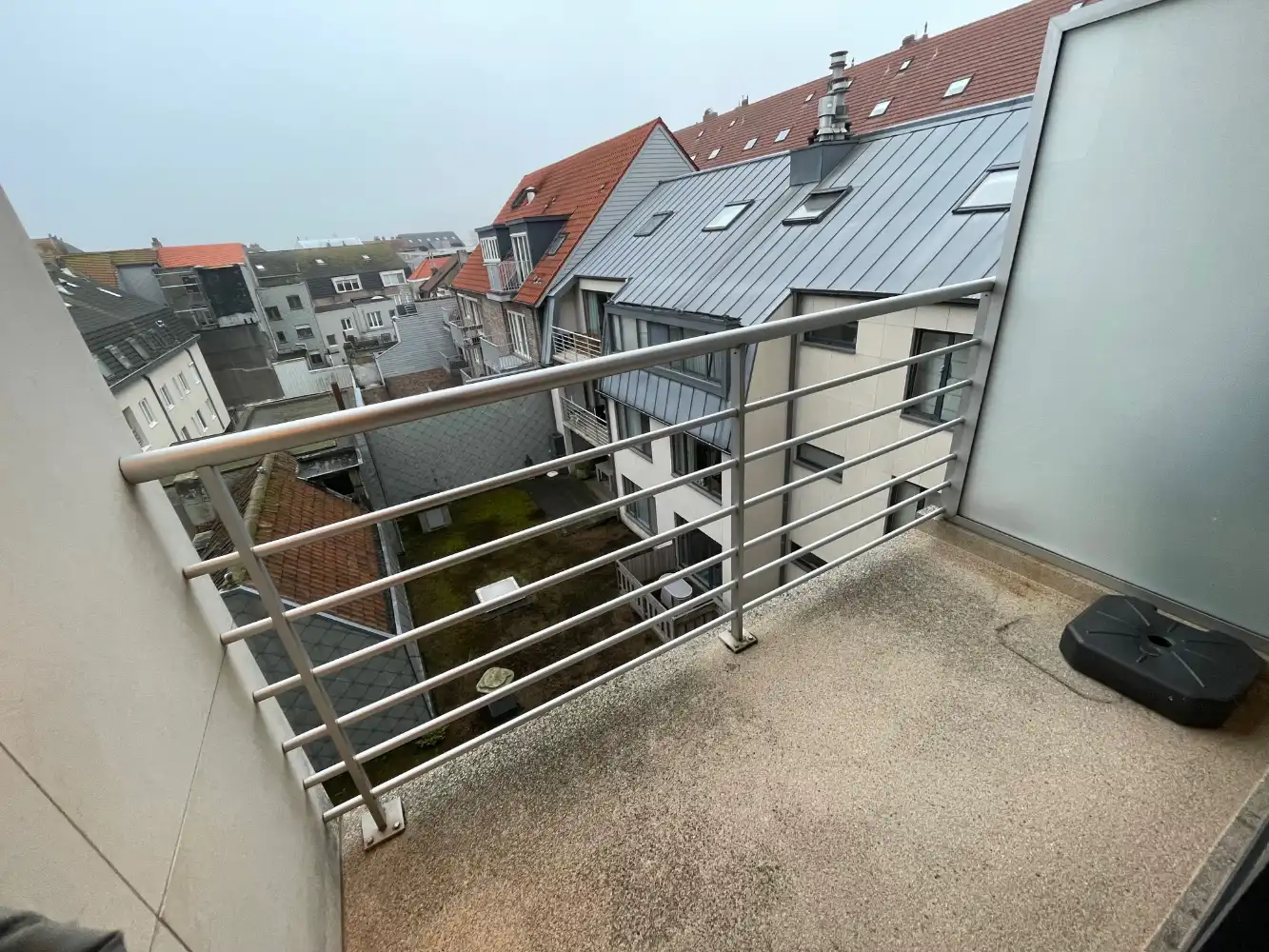 Instapklaar appartement met twee slaapkamers en terras gelegen op het Stationsplein. Op het vierde verdiep in een gebouw met lift. foto 13