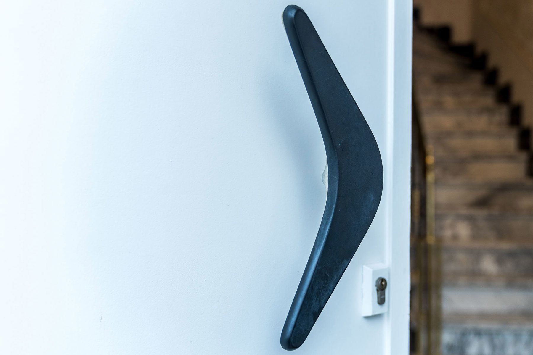 Halfopen gezinswoning met licht, structuur en potentieel foto 2