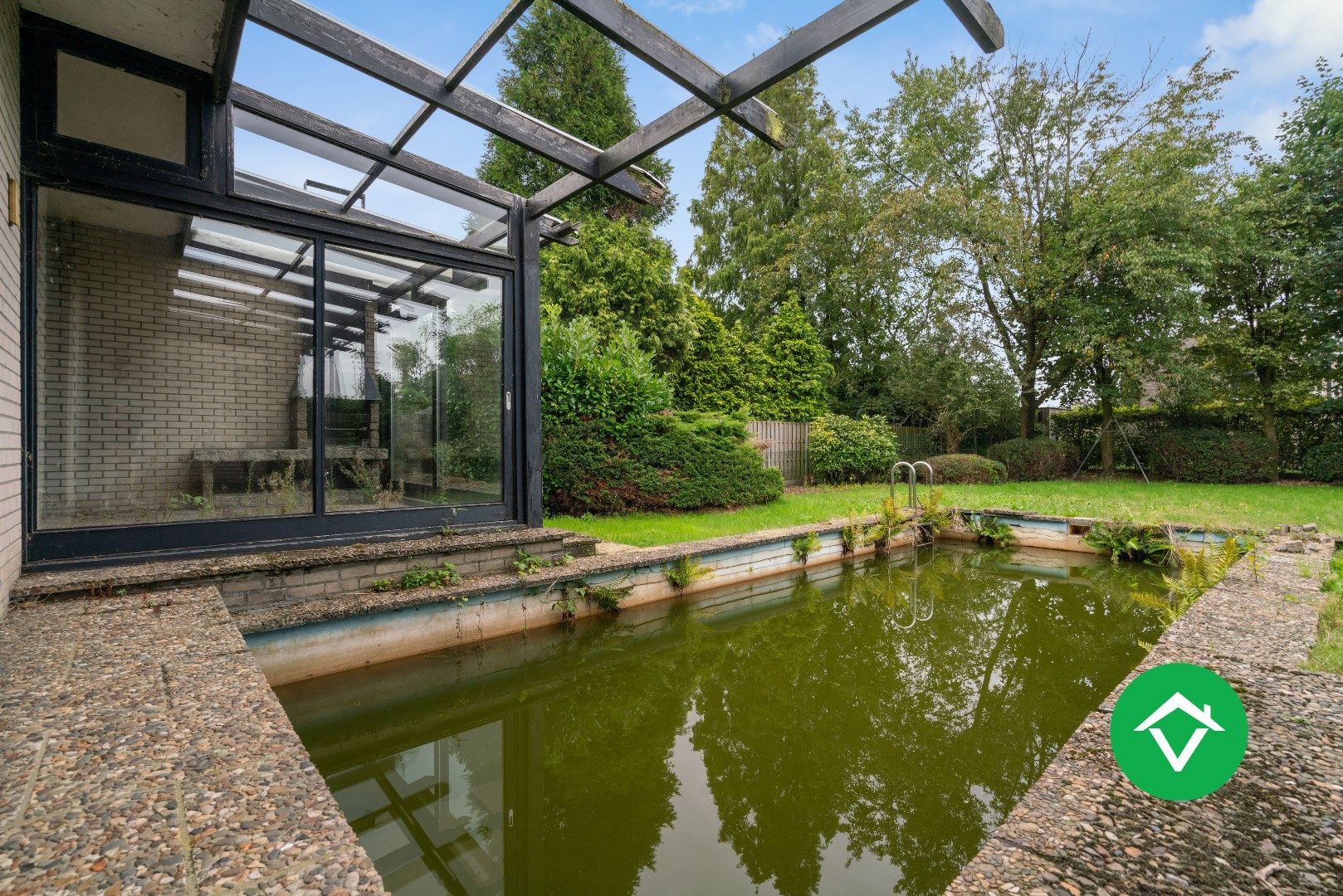 Ruime, onder kelderde architectenwoning met 3 slaapkamers, tuin en zwembad foto 24