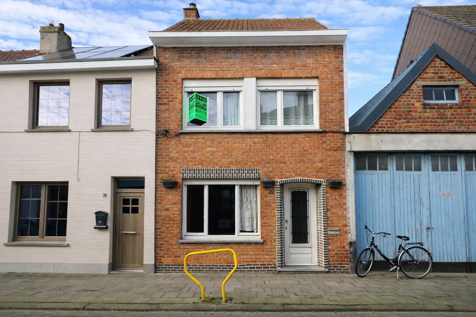 Hoofdfoto van de publicatie: Te renoveren woning met 4 slaapkamers op wandelafstand van het centrum.