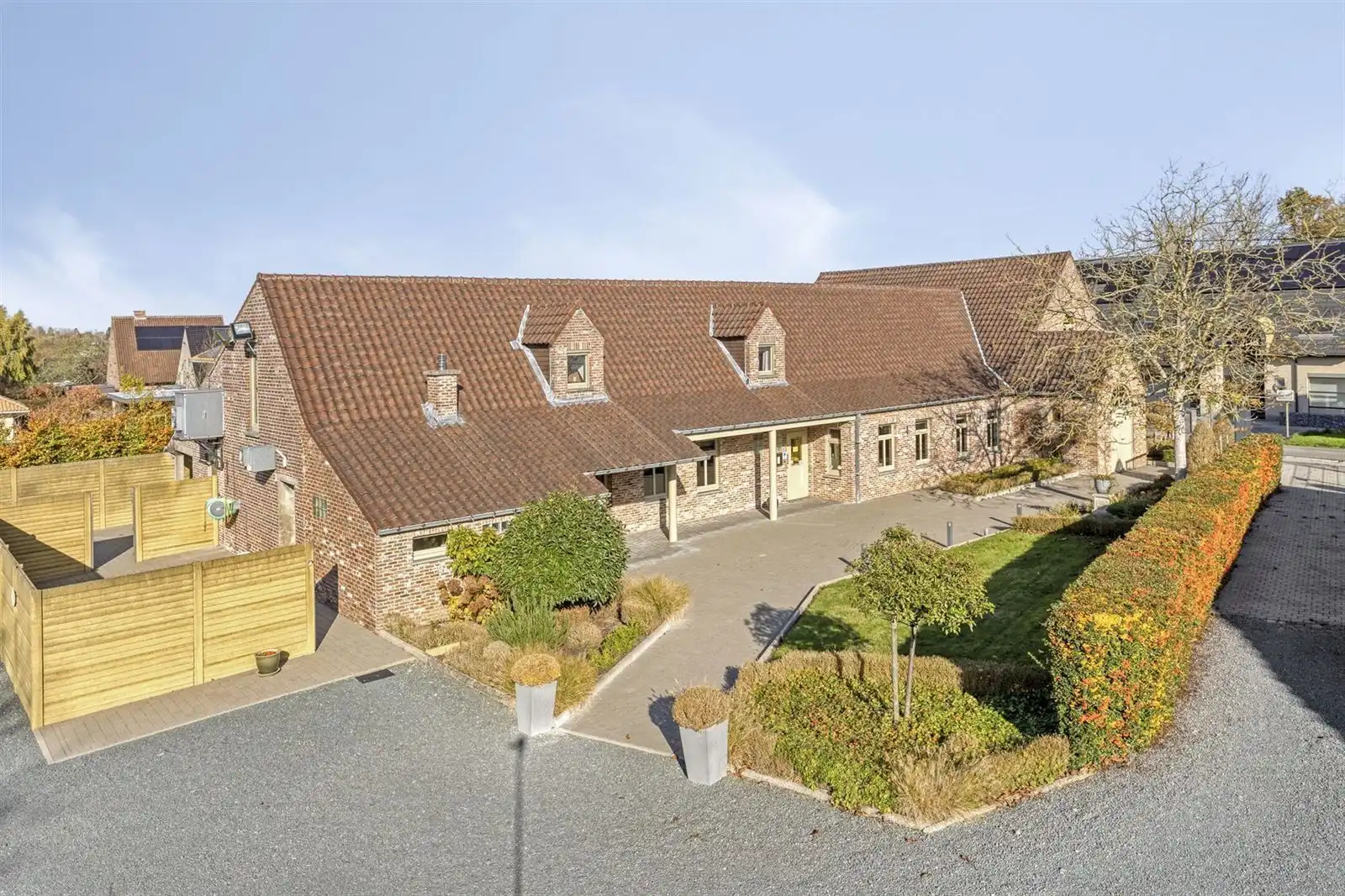 Unieke kans : Horeca met parking en instap klare woonst met 5 slaapkamers foto 2