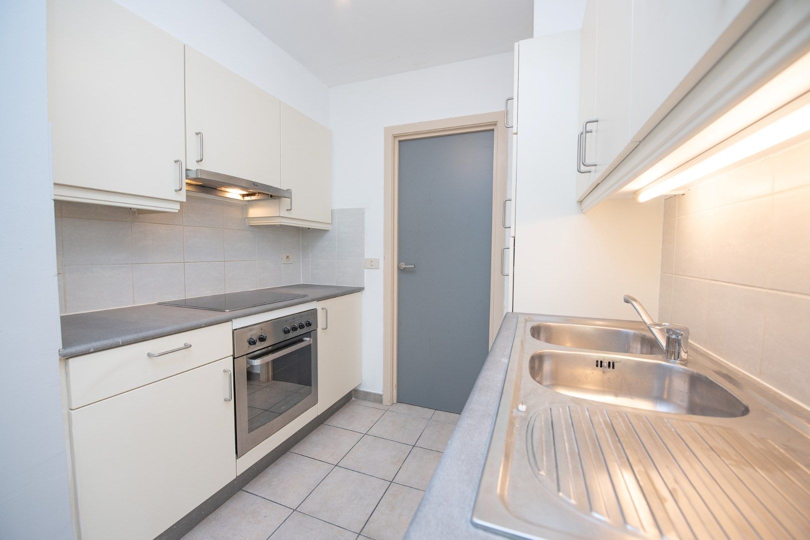 Ruim lichtrijk appartement met 2 slaapkamers en garage te Olsene. foto 9