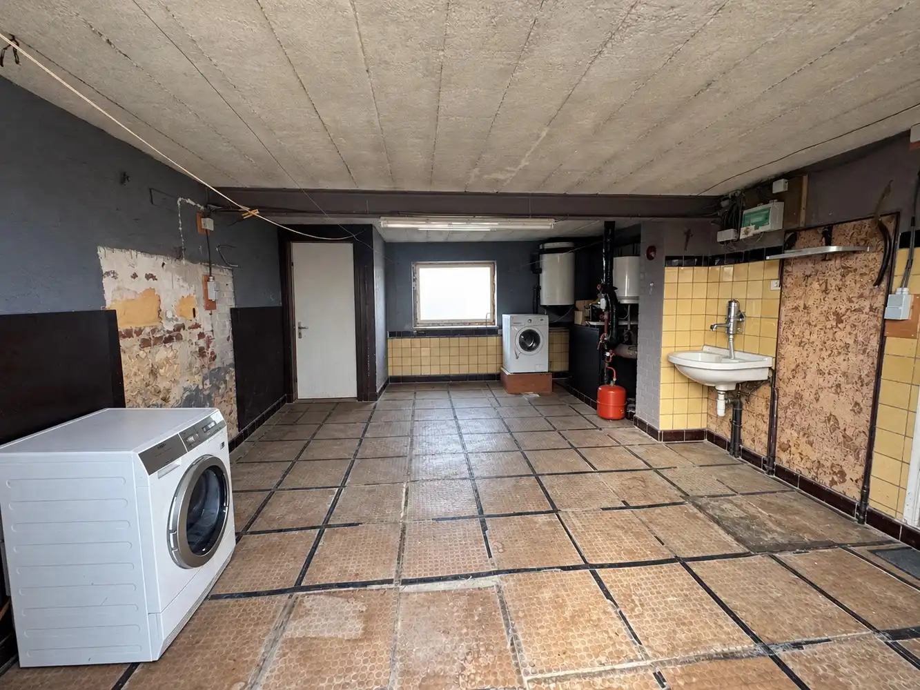 Verrassend ruime woning met vier slaapkamers, extra kamers, garage en eindeloos veel mogelijkheden foto 10