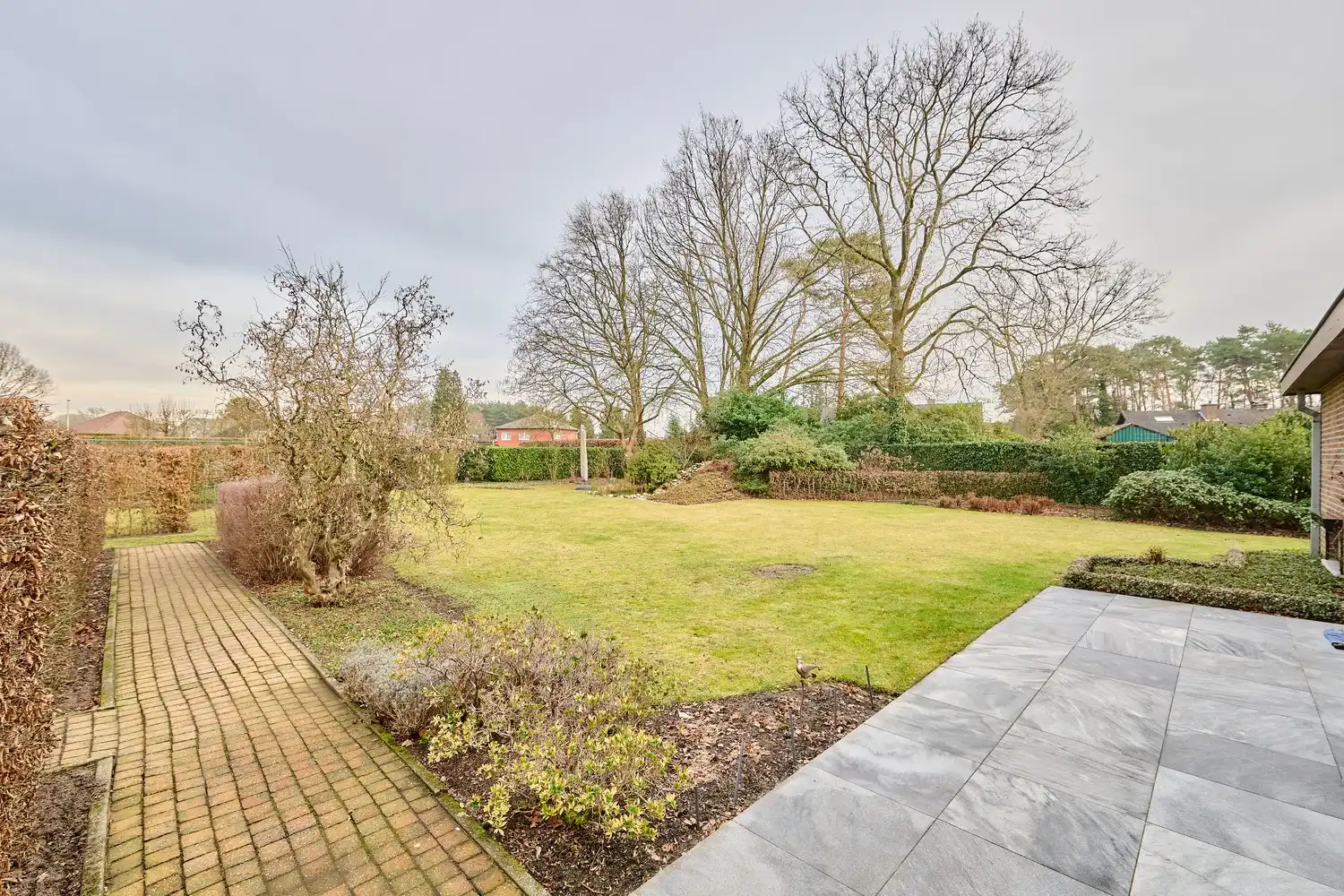 Residentieel en op een uitgestrekt perceel gelegen vernieuwde woning met 3/4 slaapkamers foto 25