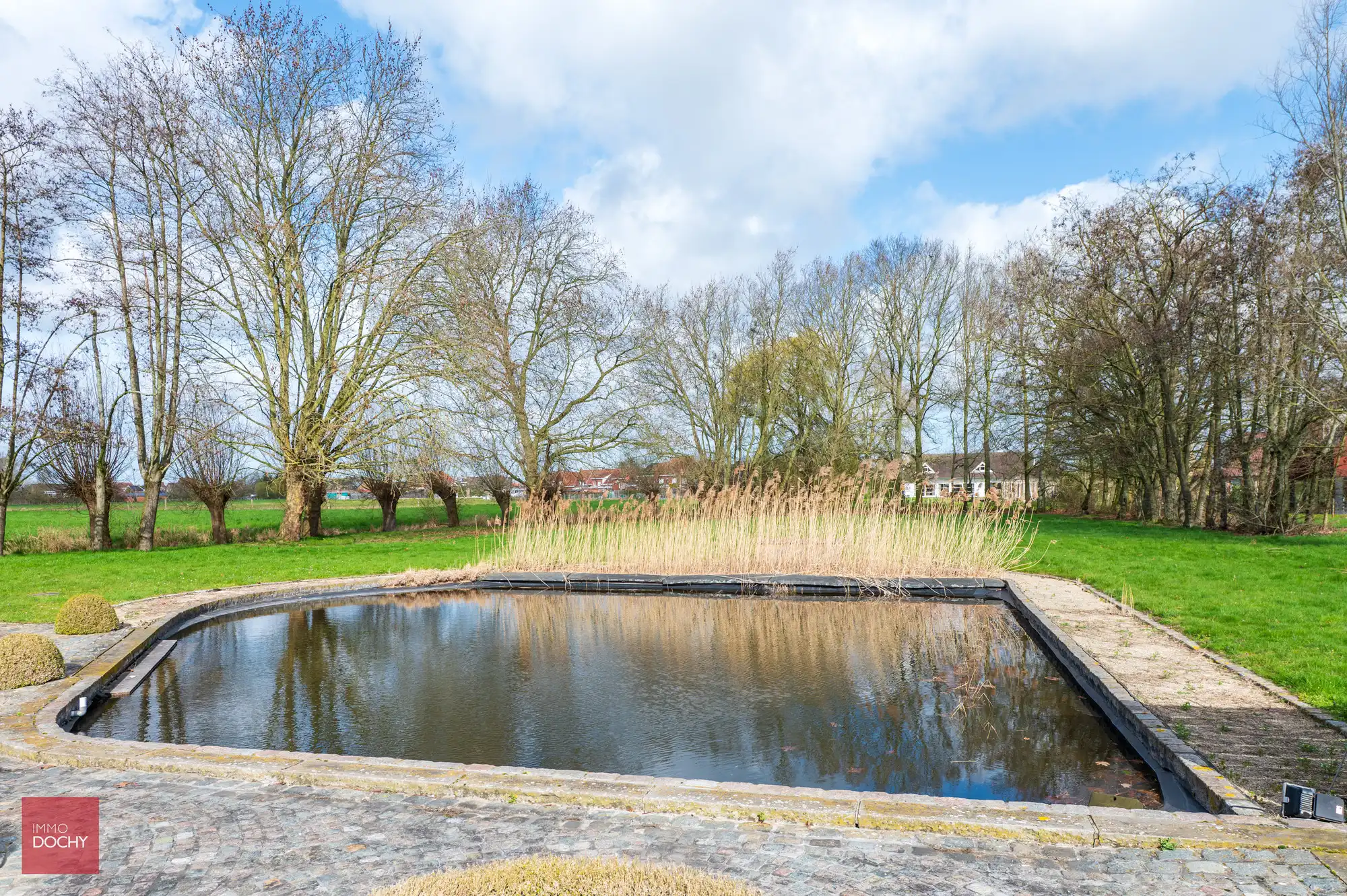 Villa met paardenstallen op 4.876m² foto 9